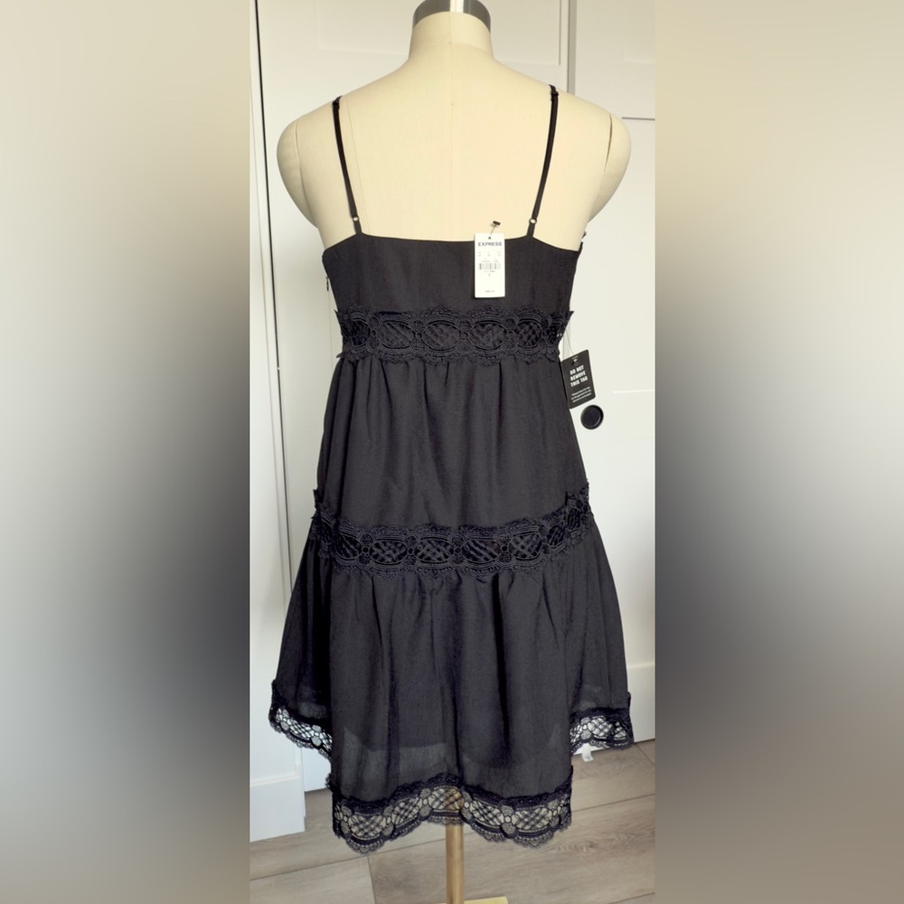 NWT EXPRESS LACE DETAILED TRAPEZE DRESS - Picture 2 of 9